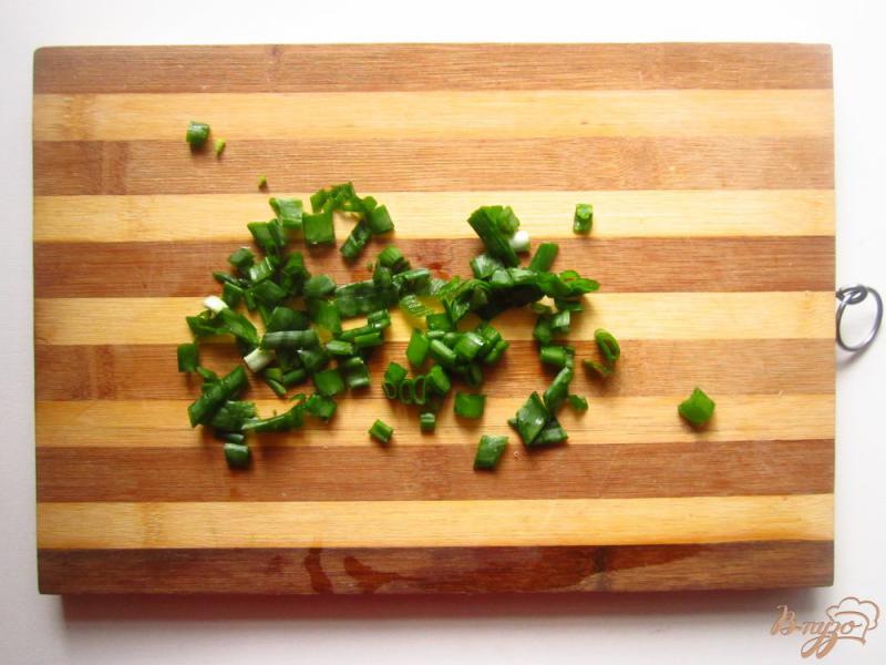 Фото приготовление рецепта: Отбивные с зеленым луком и сыром шаг №2