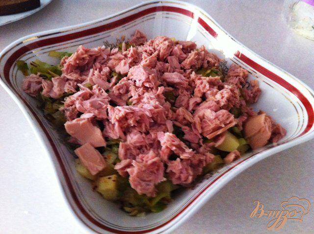 Фото приготовление рецепта: Картофельный салат с тунцом шаг №4