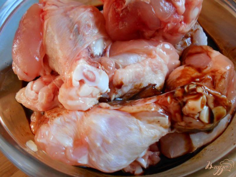 Фото приготовление рецепта: Куриные крылышки в ананасово-соевом маринаде шаг №4