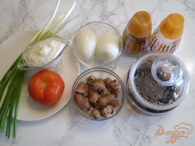Фото приготовление рецепта: Салат с сердечками, маслинами и помидорами шаг №1