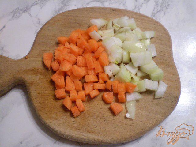 Фото приготовление рецепта: Легкий суп диетический с зеленым горошком шаг №3