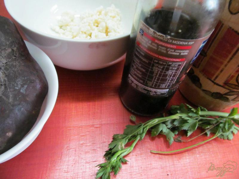Фото приготовление рецепта: Свекольный салат с творогом по рецепту Джейми Оливера шаг №1