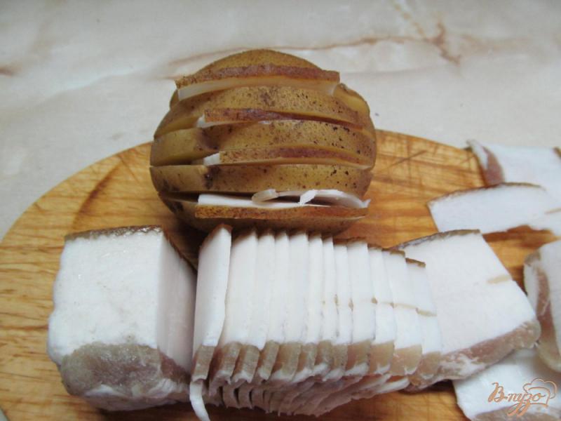 Фото приготовление рецепта: Картофель с салом запеченный в фольге шаг №2