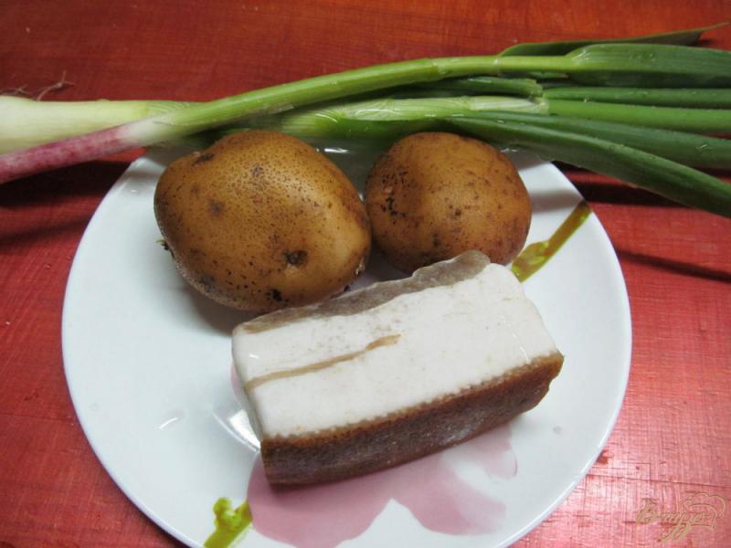 Фото приготовление рецепта: Картофель с салом запеченный в фольге шаг №1