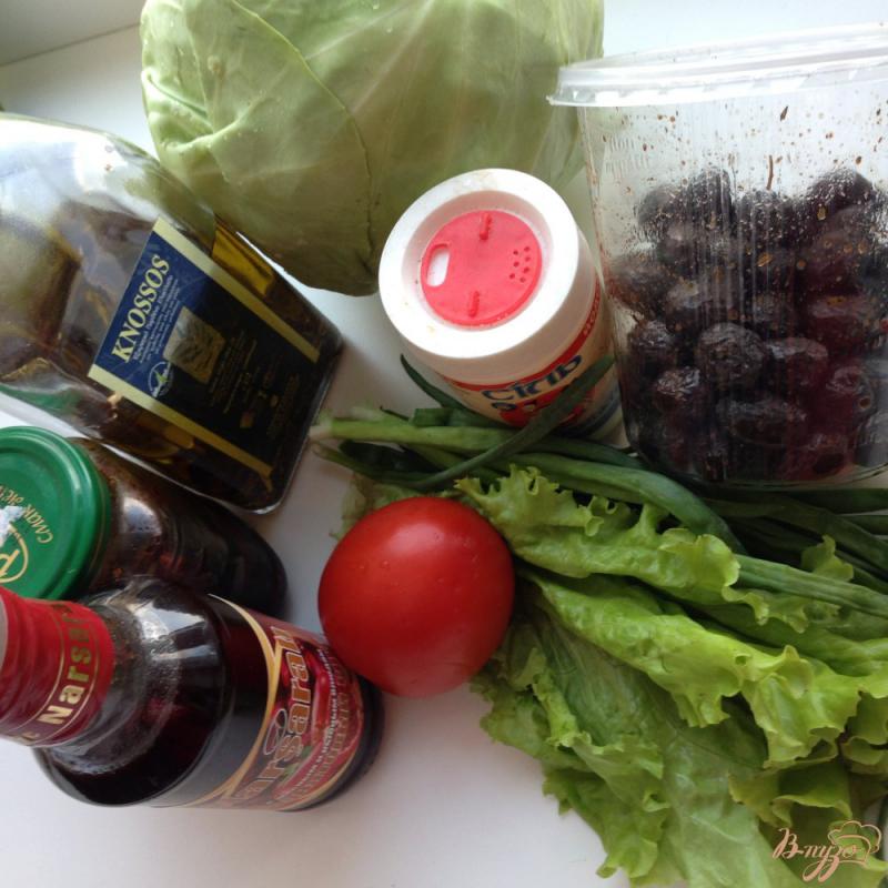 Фото приготовление рецепта: Салат с вялеными помидорами и маслинами шаг №1