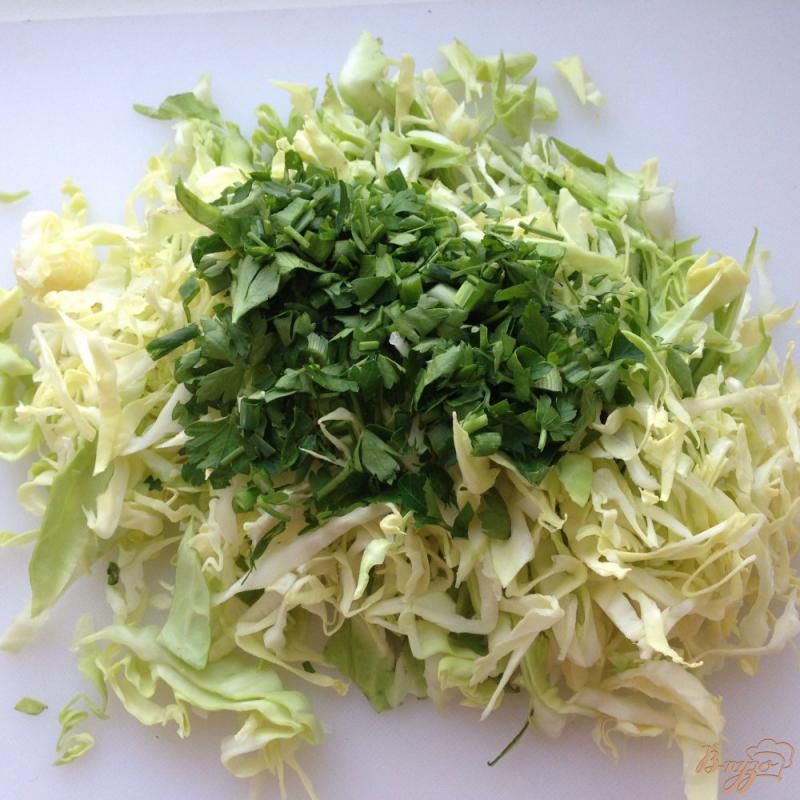 Фото приготовление рецепта: Салат с вялеными помидорами и маслинами шаг №2