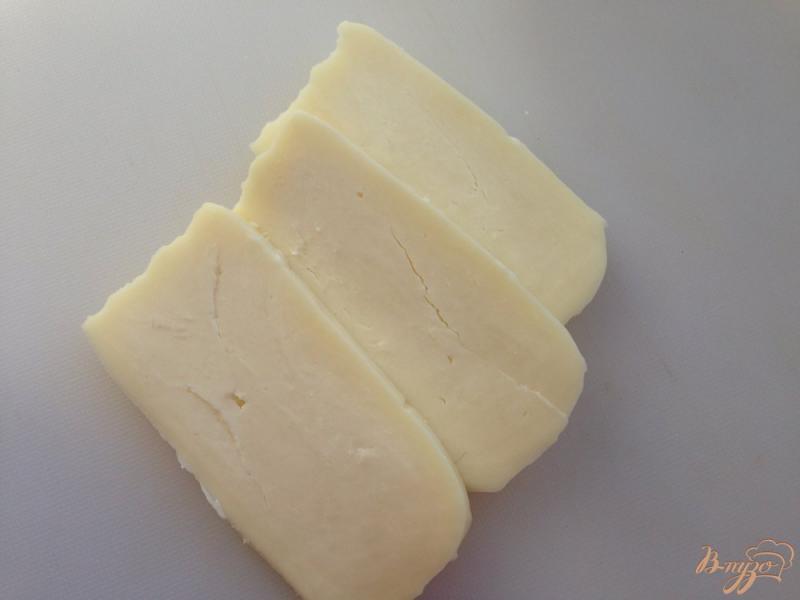 Фото приготовление рецепта: Сыр сулугуни в миндальной корочке с абрикосовым джемом шаг №2
