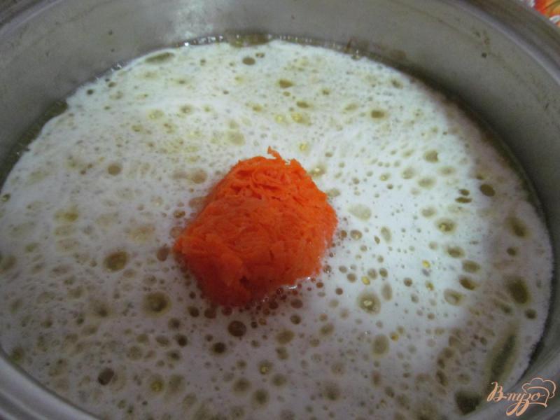 Фото приготовление рецепта: Сырный суп шаг №4