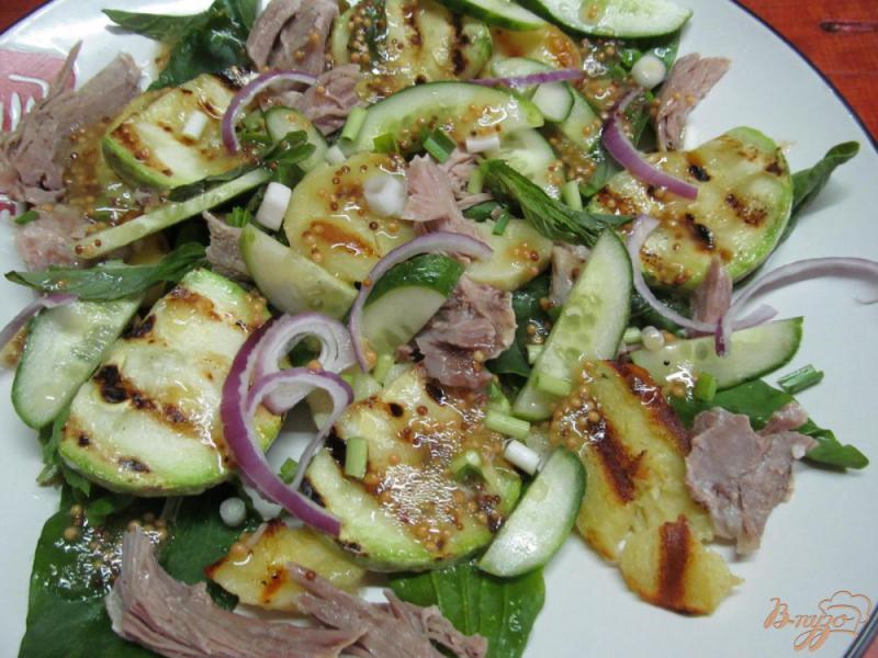Фото приготовление рецепта: Теплый салат и свинины картофеля и кабачка шаг №8