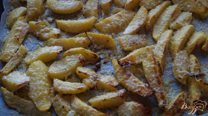 Фото приготовление рецепта: Картофель с луком и сыром в духовке шаг №6