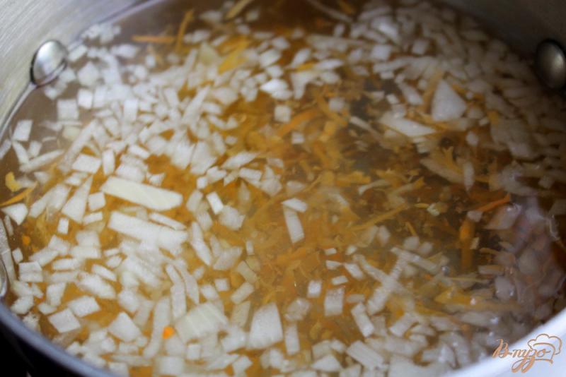 Фото приготовление рецепта: Рыбный суп с рисом шаг №2