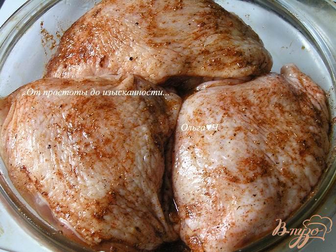 Фото приготовление рецепта: Курица с паприкой и кориандром в мятном сиропе шаг №2