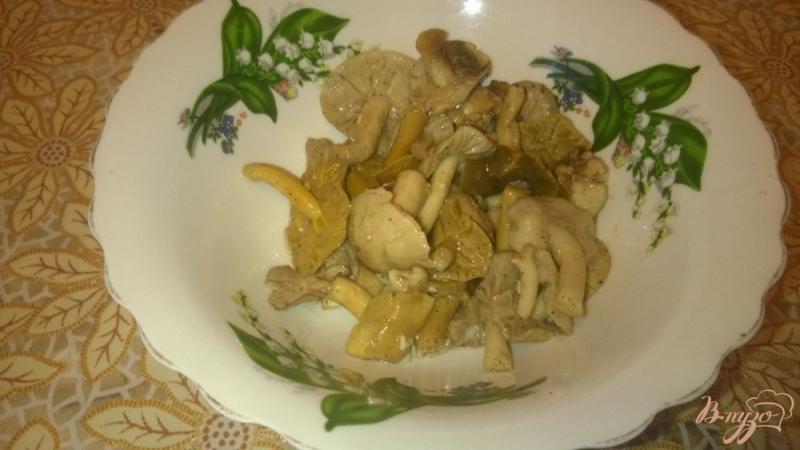 Фото приготовление рецепта: Салат с маринованными грибочками шаг №3
