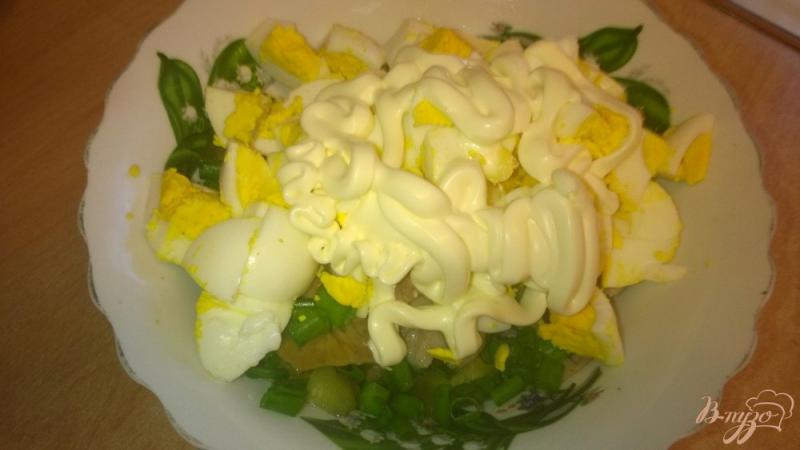 Фото приготовление рецепта: Салат с маринованными грибочками шаг №5