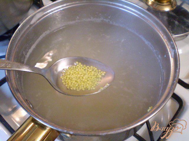 Фото приготовление рецепта: Суп на бульоне из хека шаг №4