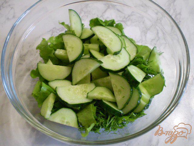 Фото приготовление рецепта: Салат из сырых огурцов и шампиньонов шаг №3