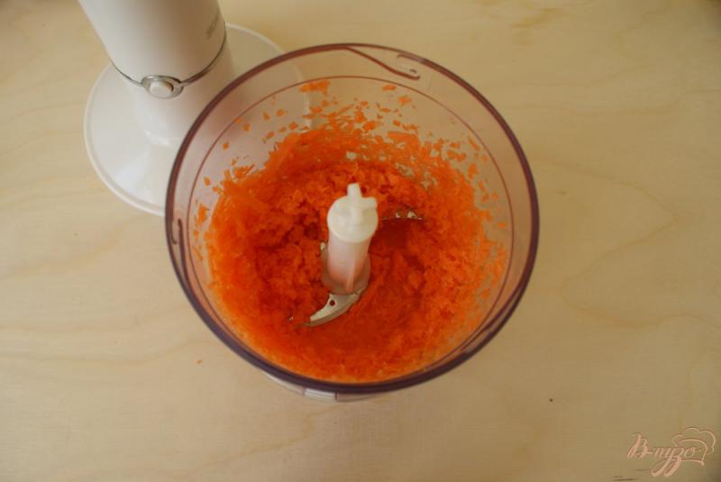 Фото приготовление рецепта: Морковно-яблочный смузи шаг №4