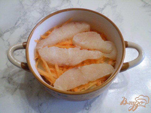 Фото приготовление рецепта: Запеканка с рыбой и картофелем шаг №8