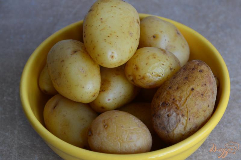 Фото приготовление рецепта: Салат из картофеля с тунцом шаг №1