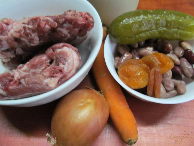 Фото приготовление рецепта: Свиные ребра с фасолью и курагой в мультиварке шаг №1