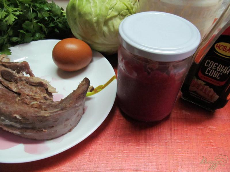 Фото приготовление рецепта: Салат из свиного языка и капусты шаг №1