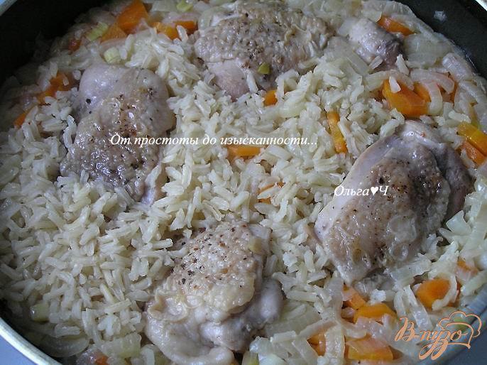 Фото приготовление рецепта: Плов из коричневого риса с курицей шаг №5