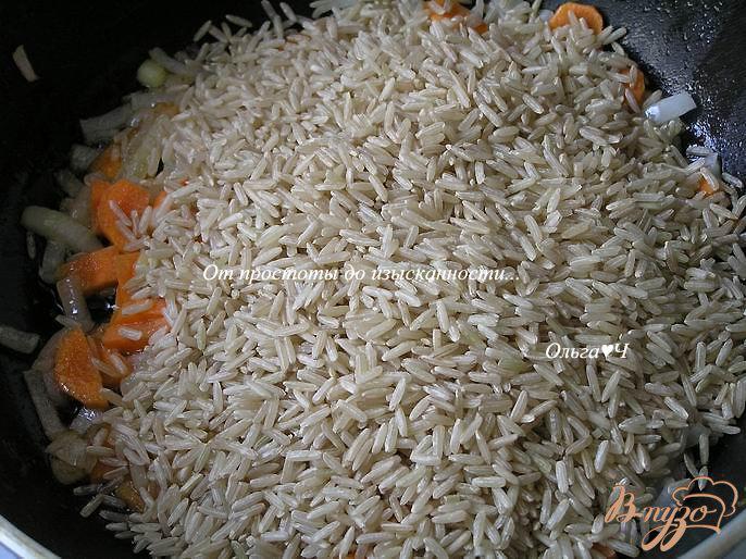 Фото приготовление рецепта: Плов из коричневого риса с курицей шаг №3