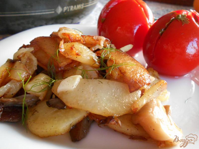 Фото приготовление рецепта: Картофель жареный с вешенками шаг №8