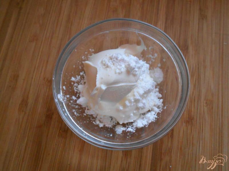 Фото приготовление рецепта: Десерт из клубники с маскарпоне шаг №2