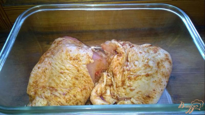 Фото приготовление рецепта: Бедро куриное в соевом соусе шаг №3
