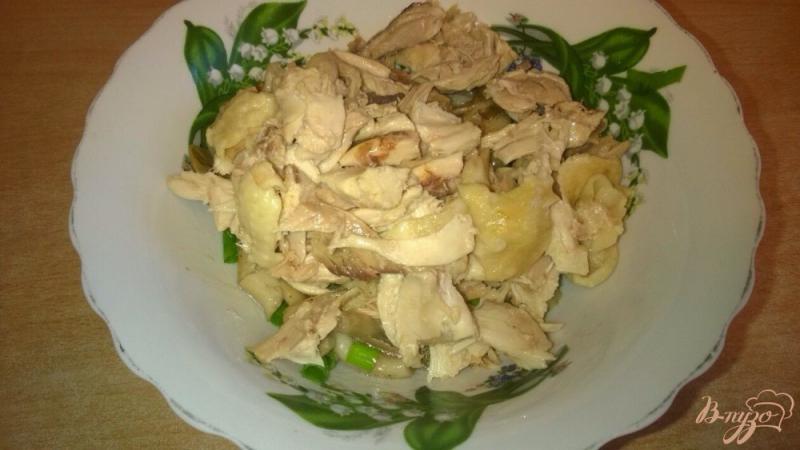 Фото приготовление рецепта: Салат с курицей и грибами шаг №1