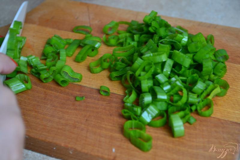 Фото приготовление рецепта: Рубленые котлеты с зеленым луком и сладким перцем шаг №2