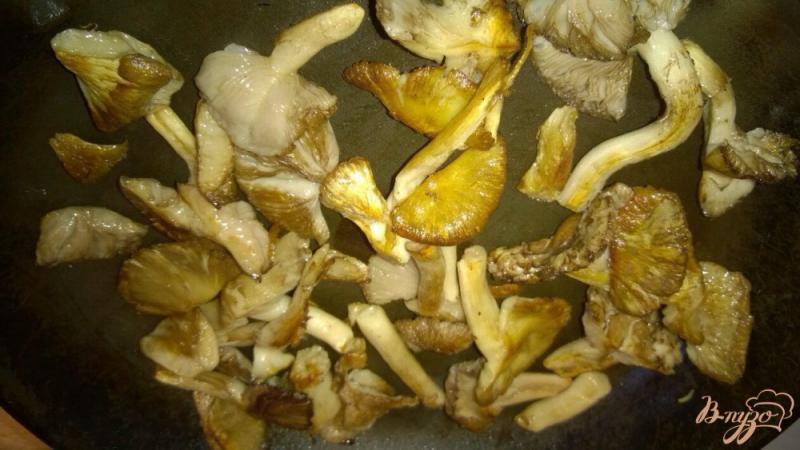 Фото приготовление рецепта: Картофель с грибами и сливками шаг №2