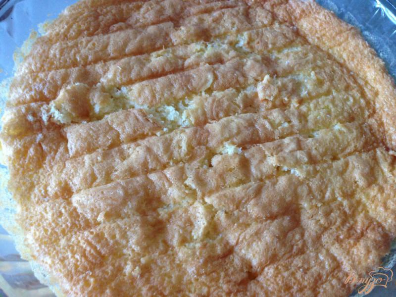 Фото приготовление рецепта: Вишнево-творожный торт с желе шаг №3