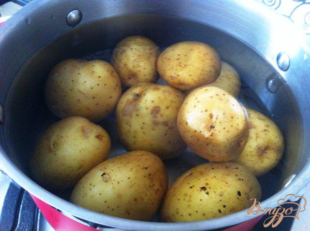 Фото приготовление рецепта: Молодой пряный картофель шаг №1
