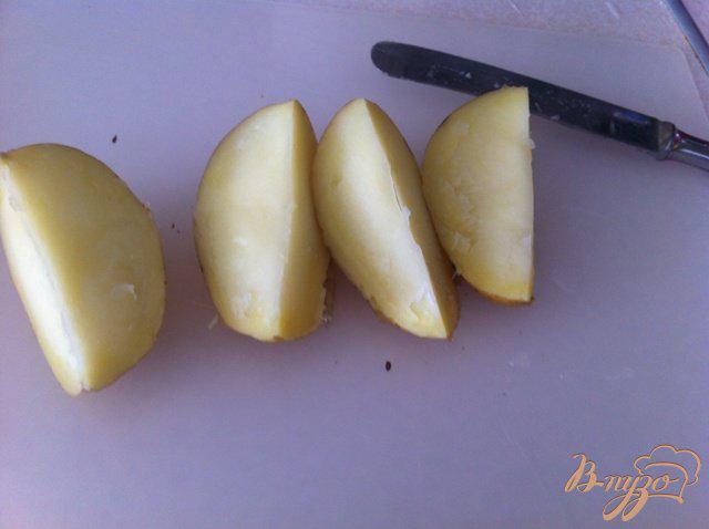 Фото приготовление рецепта: Молодой пряный картофель шаг №3