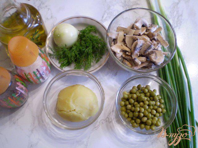 Фото приготовление рецепта: Теплый салат грибной шаг №1