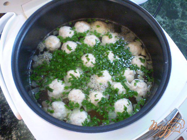 Фото приготовление рецепта: Суп с фрикадельками в мультиварке шаг №11