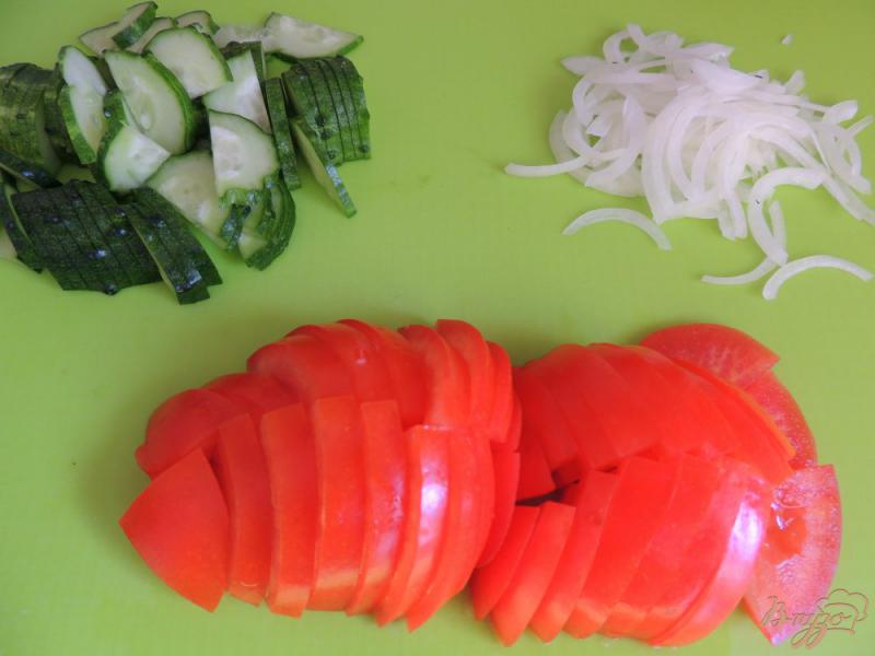 Фото приготовление рецепта: Весенний салат с гречкой и грибами шаг №2