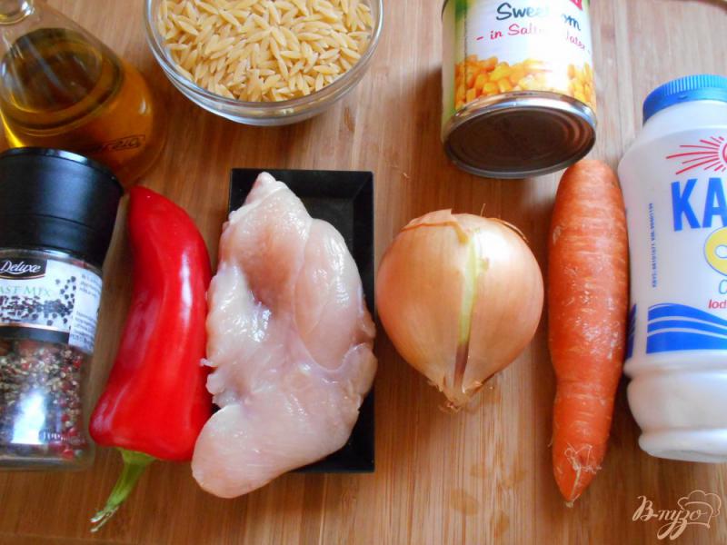 Фото приготовление рецепта: Орзо с куриным филе и вялеными помидорами шаг №1