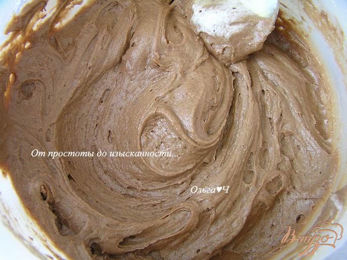 Фото приготовление рецепта: Наливная ватрушка на шоколадном тесте шаг №2