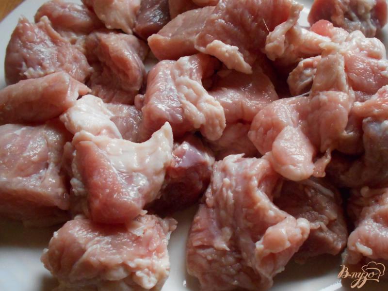 Фото приготовление рецепта: Свинина с маринованными огурцами шаг №1
