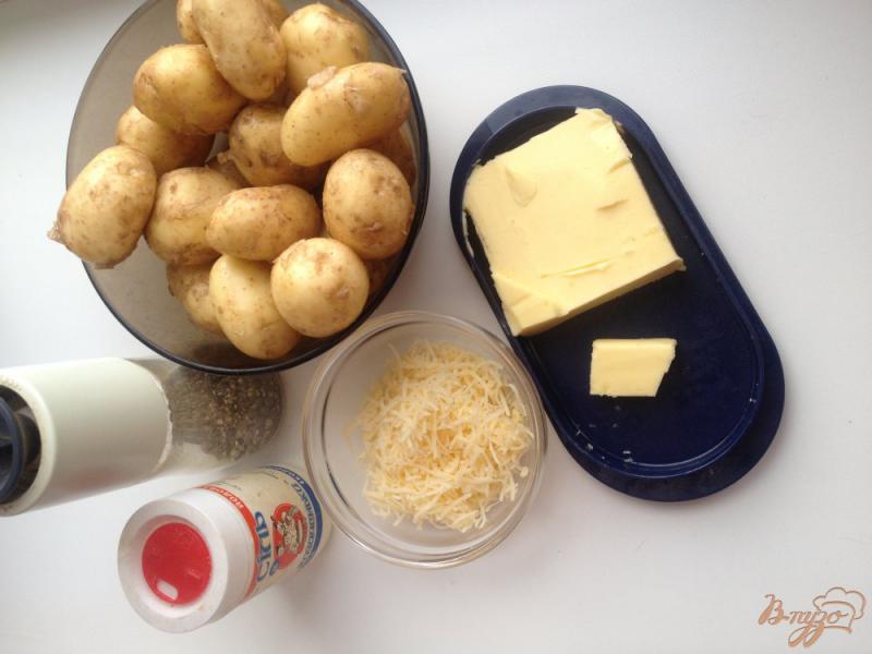 Фото приготовление рецепта: Молодая картошка, запеченная с сыром шаг №1