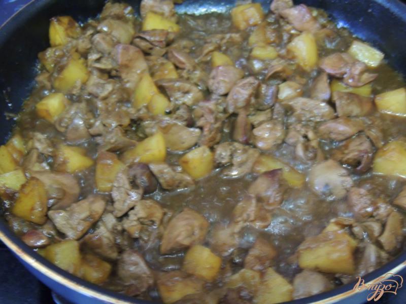 Фото приготовление рецепта: Куриная печень с ананасами шаг №8