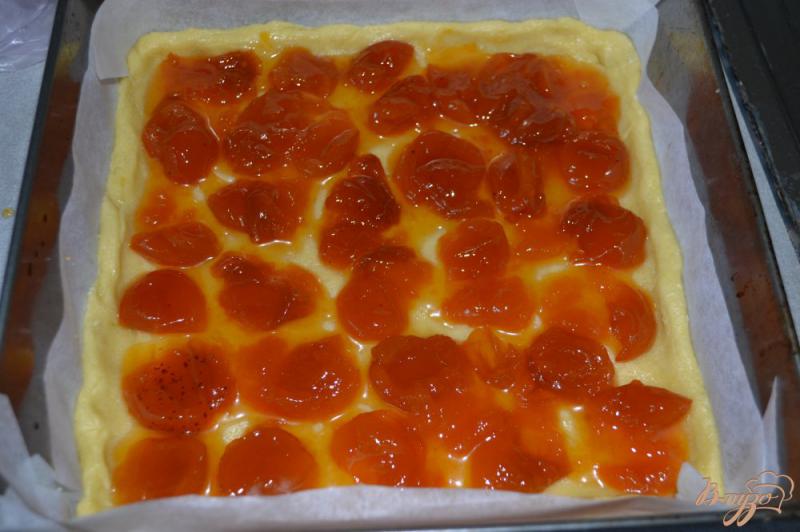 Фото приготовление рецепта: Тертый пирог с абрикосами шаг №6