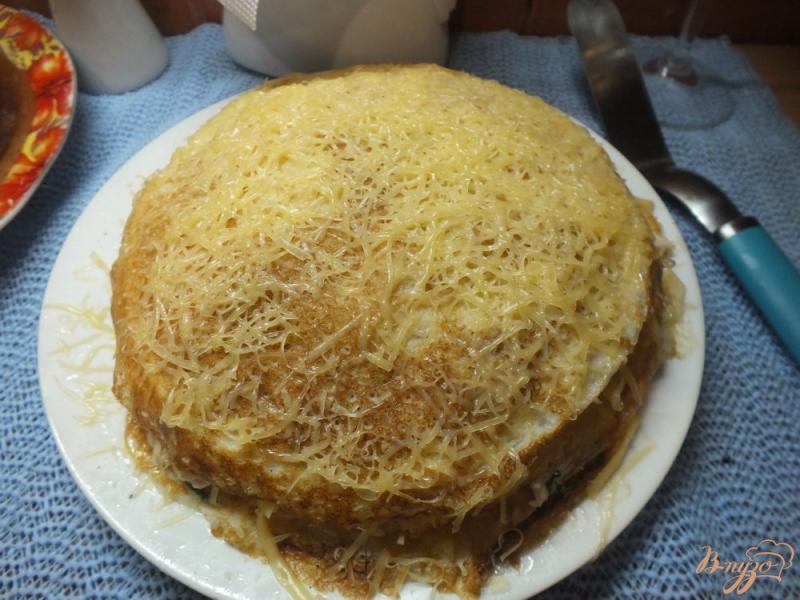 Фото приготовление рецепта: Блинный торт с курицей и луком шаг №9