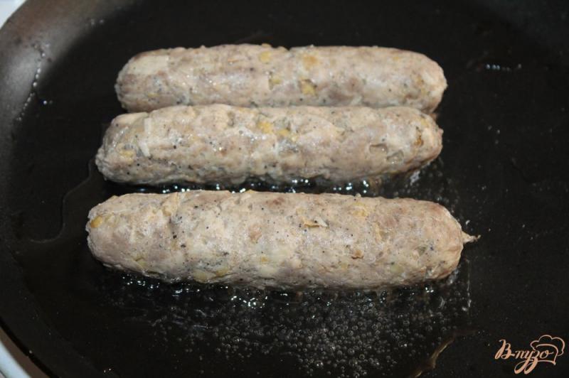 Фото приготовление рецепта: Домашние мясные колбаски шаг №5