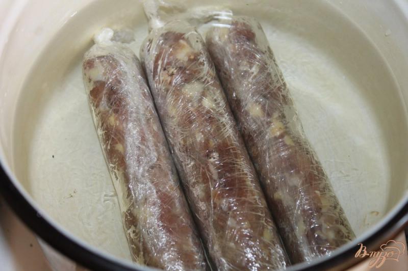 Фото приготовление рецепта: Домашние мясные колбаски шаг №4