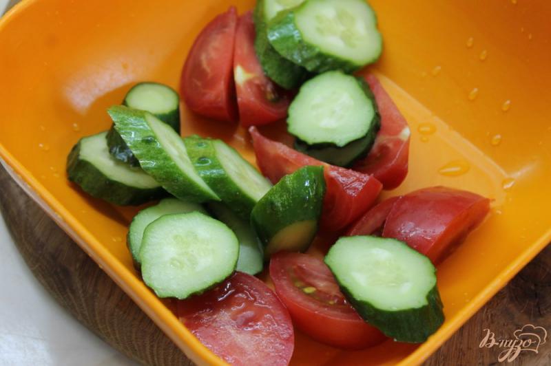 Фото приготовление рецепта: Маринованные огурцы и помидоры на скорую руку шаг №2