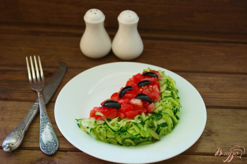 Фото приготовление рецепта: Нарядный салат « Долька арбуза » шаг №7